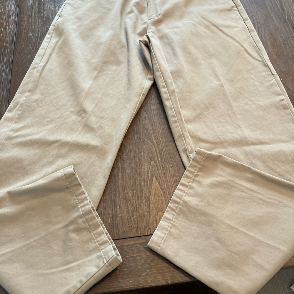 Men's DOCKERS D3 Tan Pants. Size 30 x 32.  Trendy. Casual & Comfy